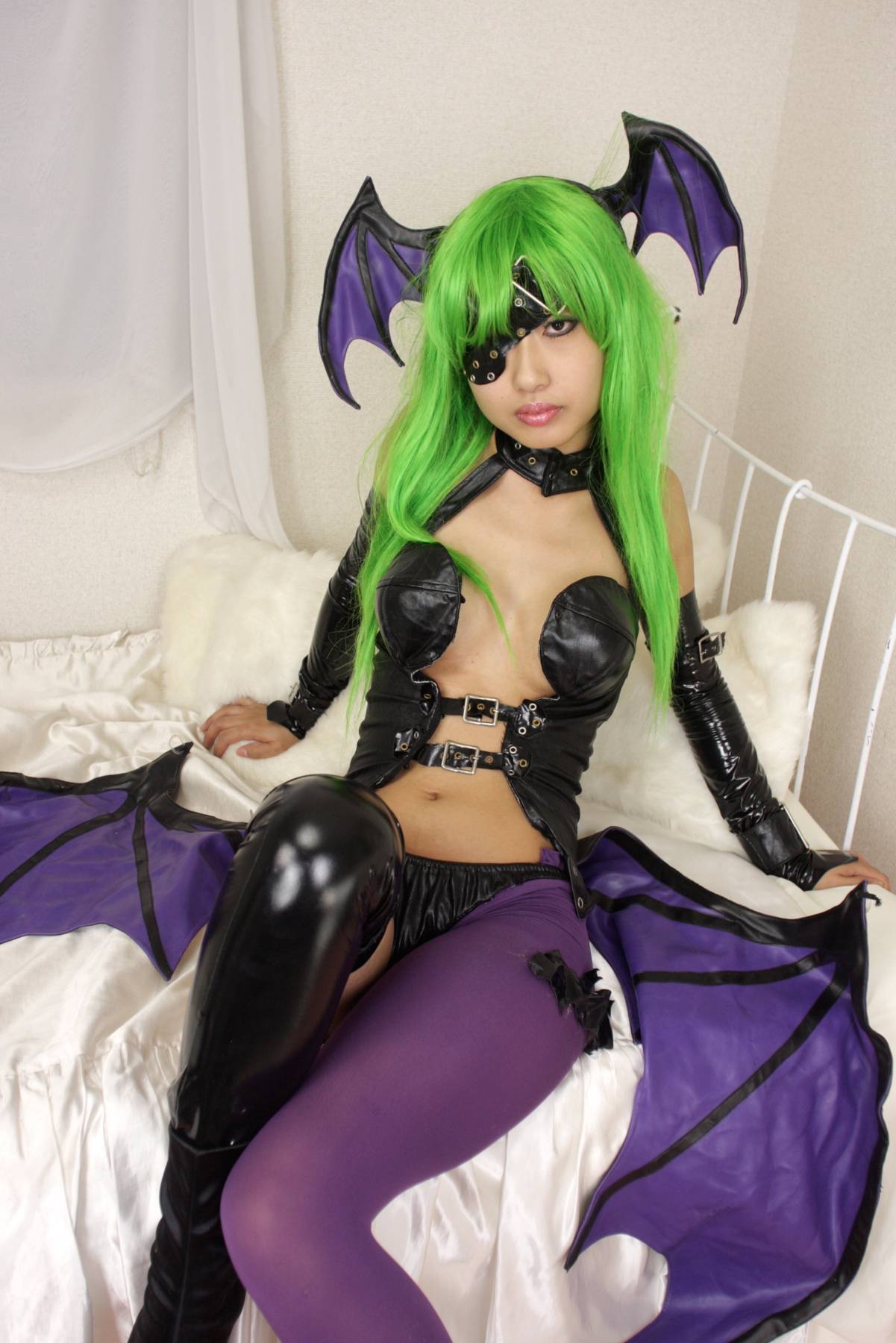 [Cosplay]  Darkstalkers - Morrigan with great body in latex 2